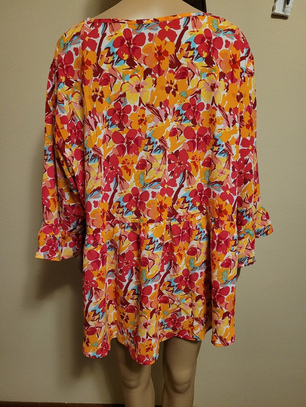 Size 3X Floral Print Ruffle 3/4 Sleeve Babydoll Style Blouse. - Picture 5 of 7